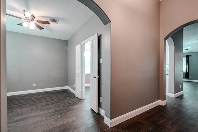 Building Photo - 8515 Holly Spring Ln