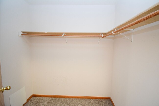 Building Photo - Spacious 4 Bedroom in Fantastic Cul-De-Sac!