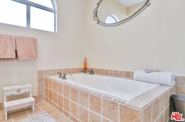 Building Photo - 5501 Cantaloupe Ave