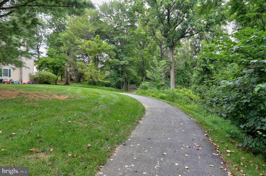 Building Photo - 8371 Silver Trumpet Dr