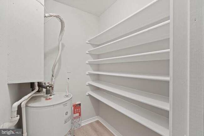 Building Photo - 3909 Penderview Dr