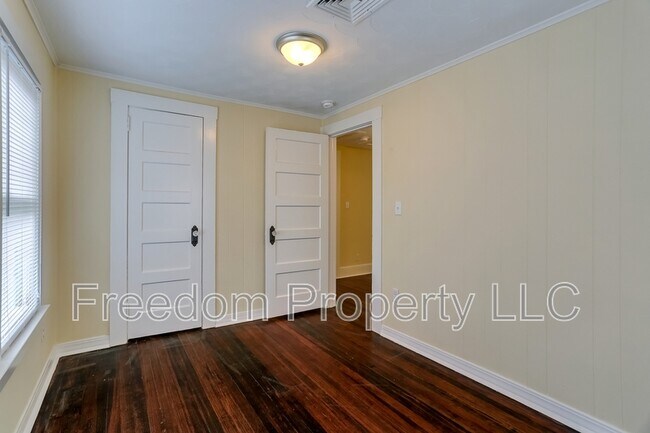 Building Photo - 18 Peck St