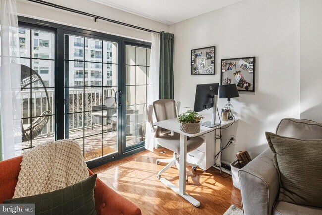 Building Photo - 2 Leverington Ave