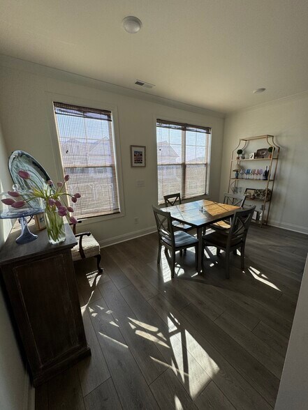 Building Photo - 443 Portsdale Dr