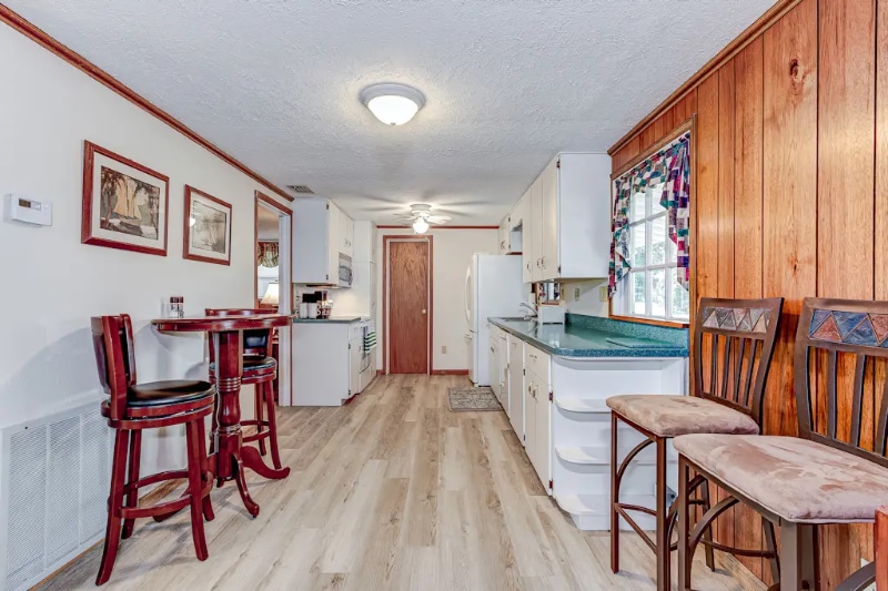 Building Photo - 9335 E Beech Cir