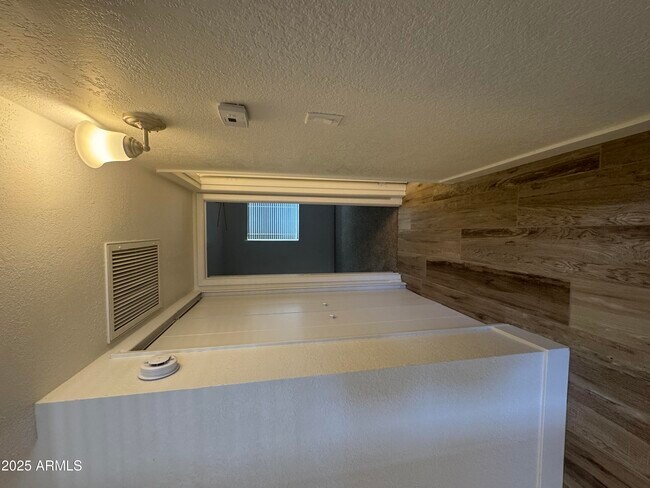 Building Photo - 738 W Pepper Pl