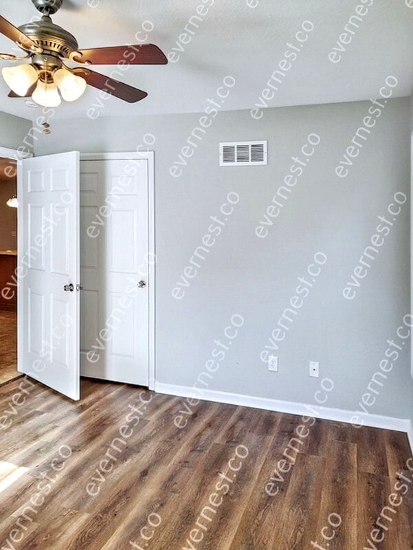 Building Photo - 4900 E 39th St