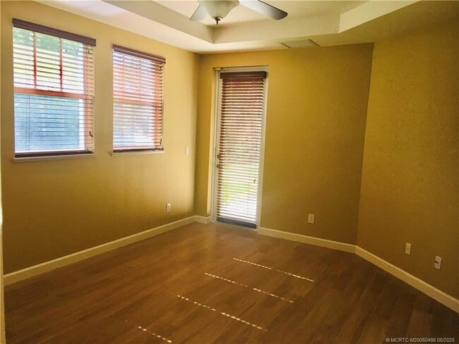 Building Photo - 3582 SW Sawgrass Villas Dr