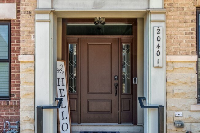 Building Photo - Stunning One Loudoun Townhome – 3BR / 3.5BA in Prime Ashburn Location – Available May 1