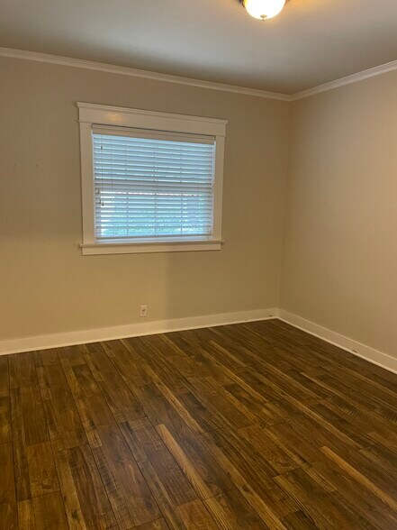 Building Photo - 1326 Barrington Way