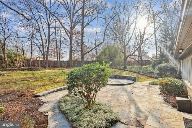 Building Photo - 6154 Beachway Dr