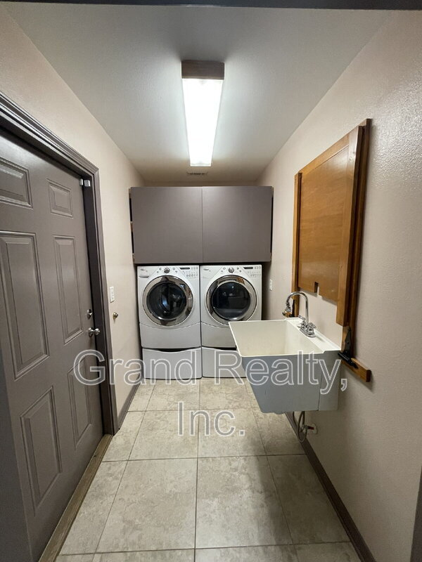 Building Photo - 5022 Patterson Ln