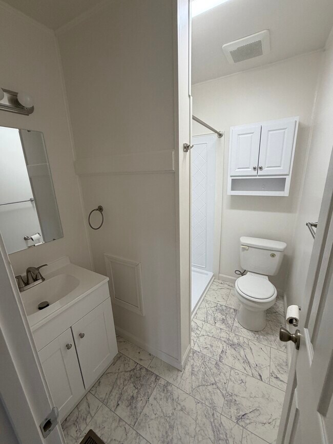 Building Photo - 716 Park Lane