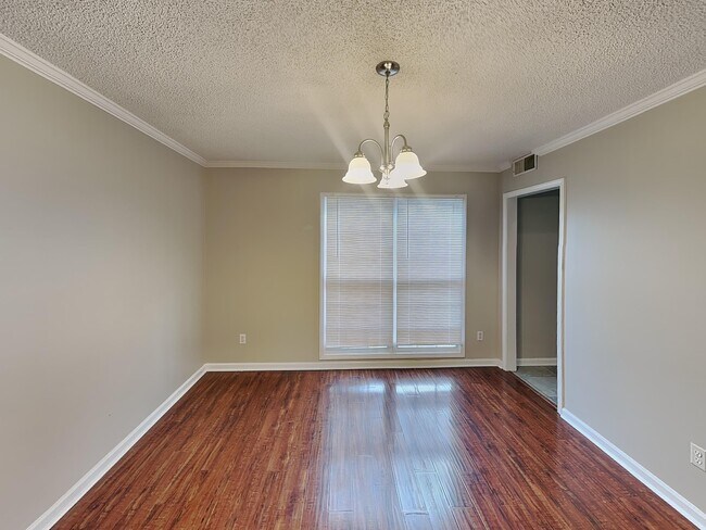 Building Photo - 1017 Hawkview Dr