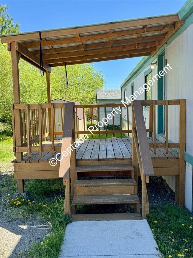 Building Photo - 3 Bedroom 2 Bath Home