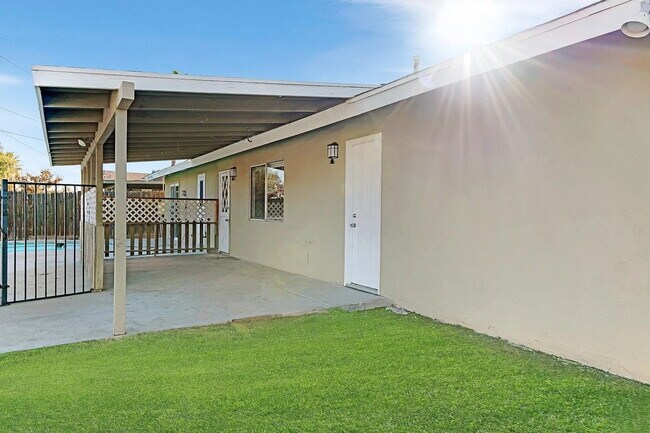 Building Photo - Beautifully Updated 3 Bedroom Home with Pool, Spacious Backyard & 2-Car Garage!