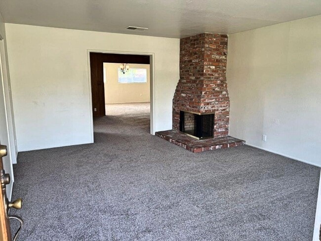 Building Photo - Renovated 3 Bedroom One Story *Vacaville *Pets Negotiable