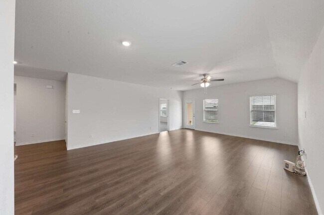 Building Photo - 503 Willow View Way