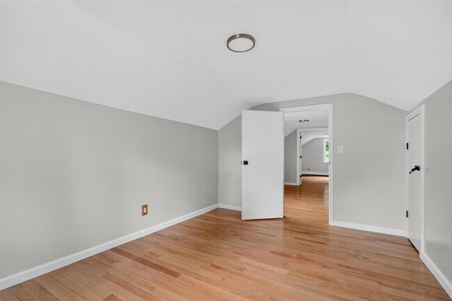 Building Photo - 52 Luxton Lake Rd