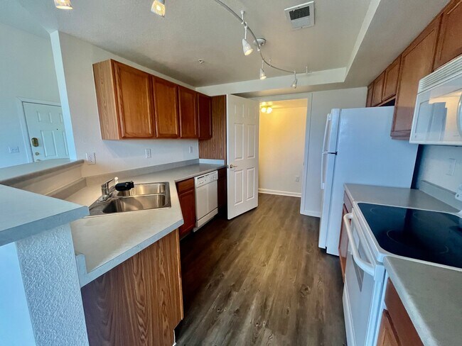 Building Photo - ** Move in Special** Cozy 1 bed 1 bath in ...