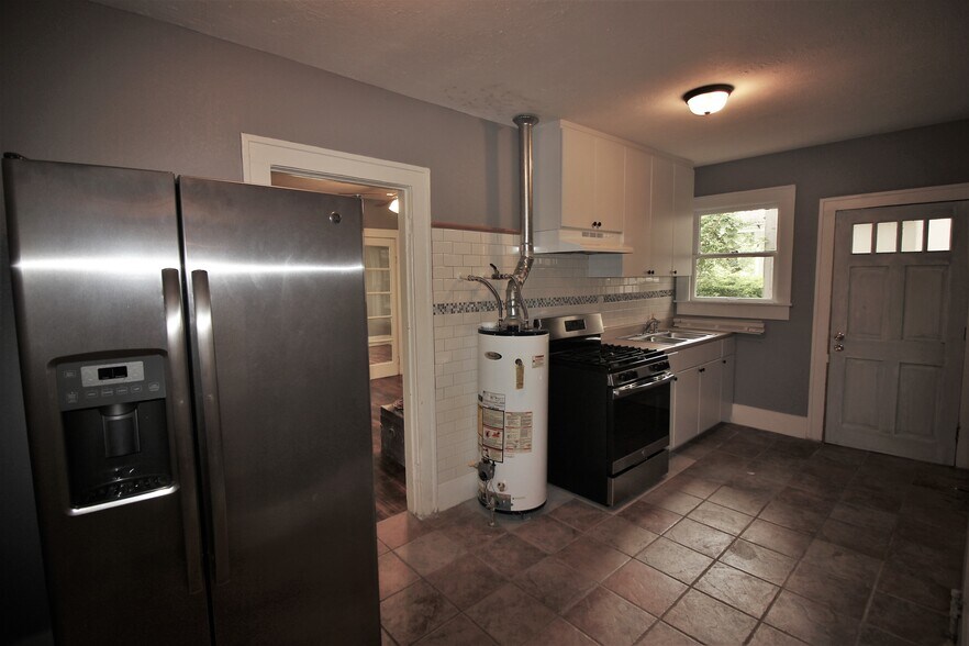 Building Photo - 4405 Woodside St