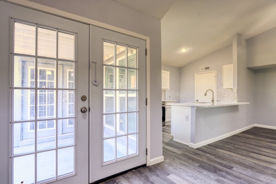 Building Photo - 6028 Dooley Dr