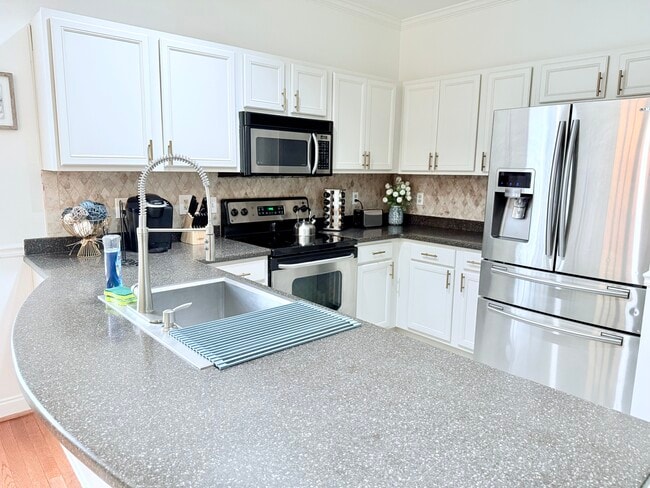 Building Photo - 324 Long Pointe Ln