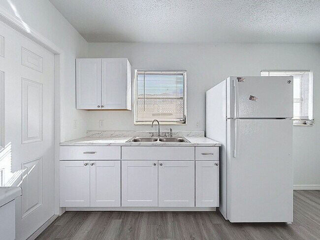 Building Photo - 650 East Harbor Dr S