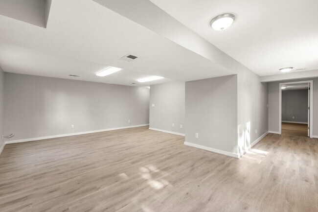 Building Photo - 6096 S Jamaica Way