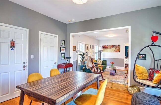 Building Photo - 220 Carpenter St