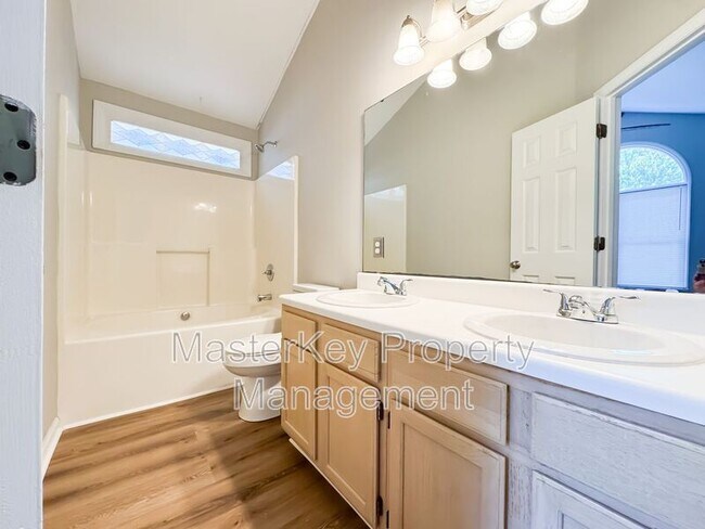 Building Photo - 2816 Isabella Dr