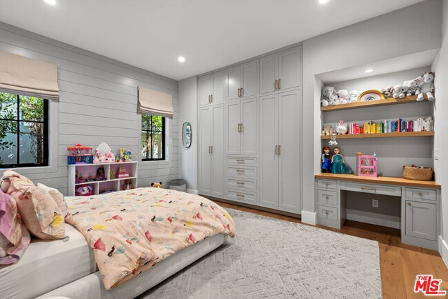 Building Photo - 16712 Addison St