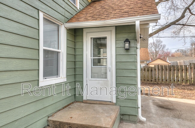 Building Photo - 1220 S 55th St