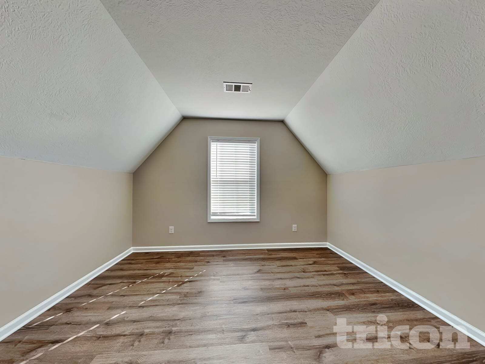 Building Photo - 2002 Dundee Way