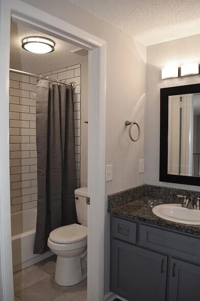 Building Photo - 945 Bresslyn Rd