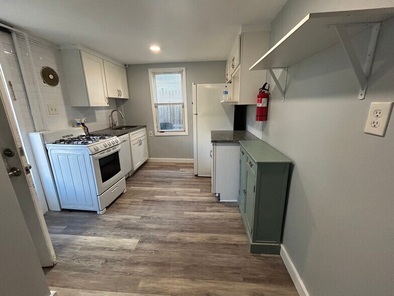 Building Photo - 215 Grant Ave