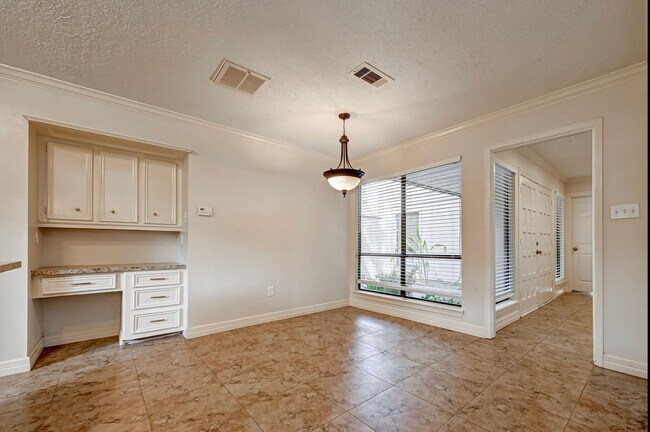 Building Photo - 1746 Cloister Dr