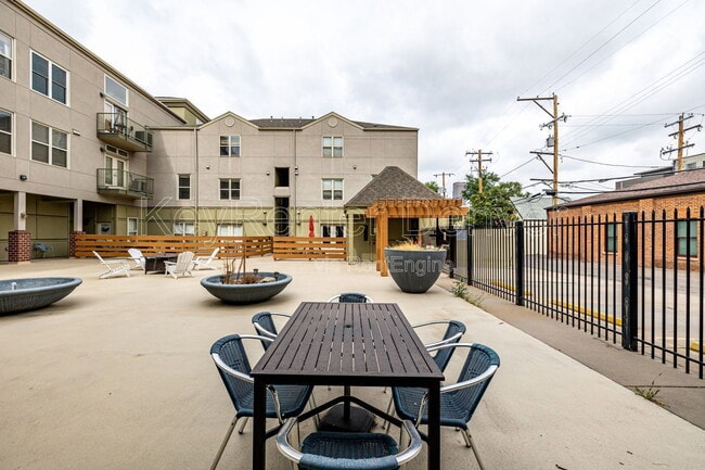 Building Photo - 837 E 17th Ave