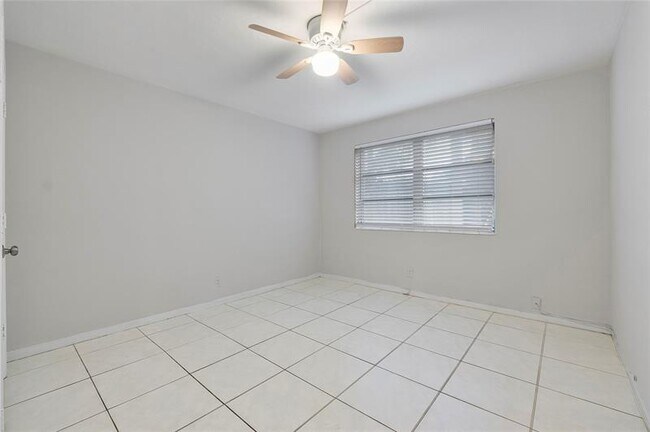 Building Photo - 2175 NE 56th St