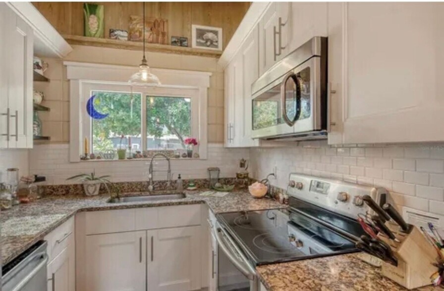 Building Photo - 352 Tihami Rd