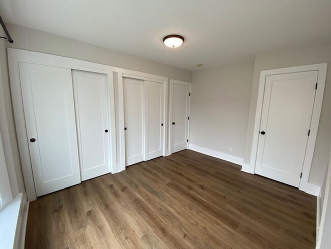 Building Photo - 542 Pine Ave