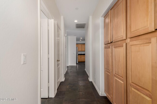 Building Photo - 10573 E Sheena Dr