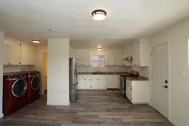 Building Photo - Newly Renovated 4 bedroom + 2 1/2 bathroom...