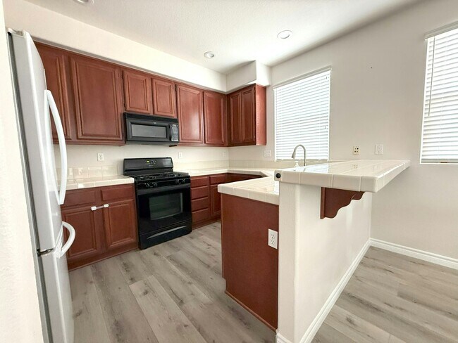 Building Photo - 956 Mira Lago Way