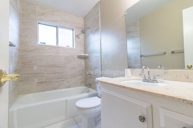 Building Photo - 1217 Aberdeen Ave