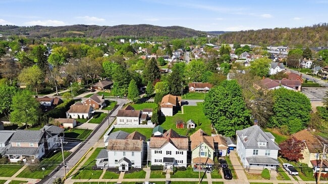Building Photo - 125 S Clay St