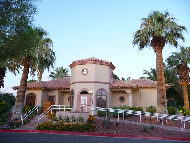 Building Photo - 2 bed / 2 bath Condo in Painted Desert Guard Gated Community