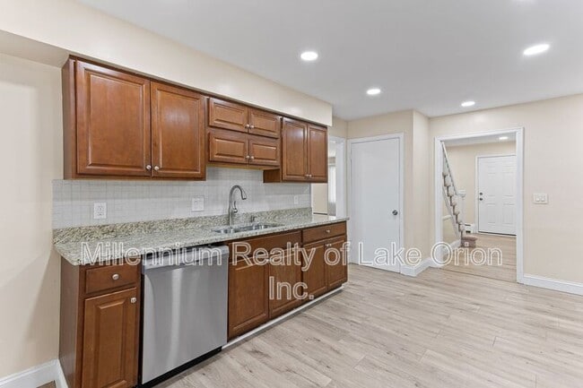 Building Photo - 24034 Meadowlark St