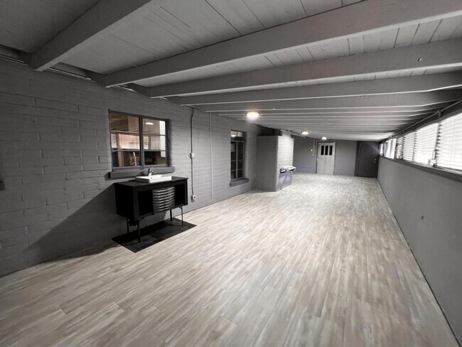 Building Photo - 1039 Poplar St