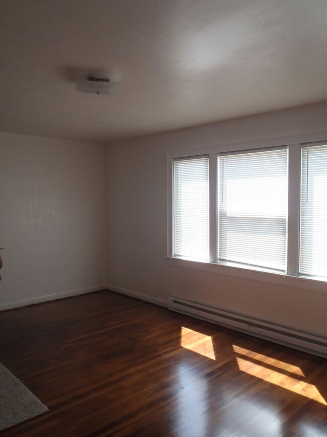 Building Photo - 2603